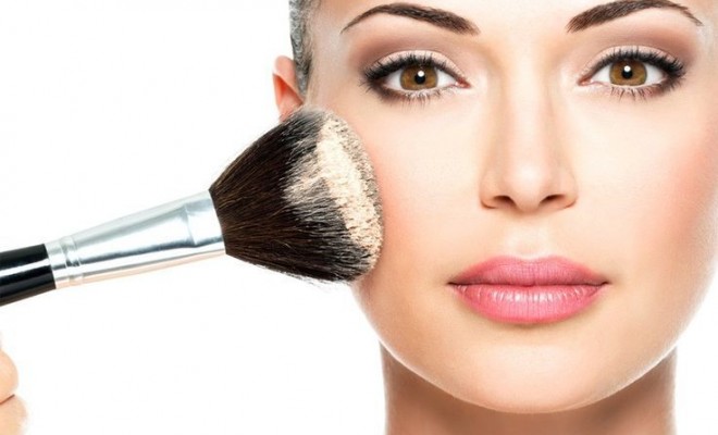 tutorial de maquillaje - aplica polvos translúcidos